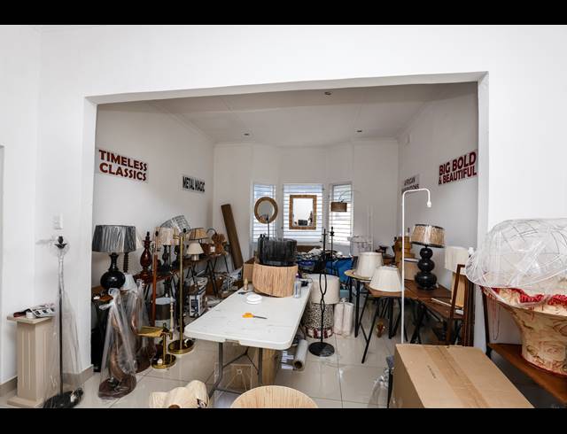 500M² BUILDING FOR SALE IN WINDERMERE